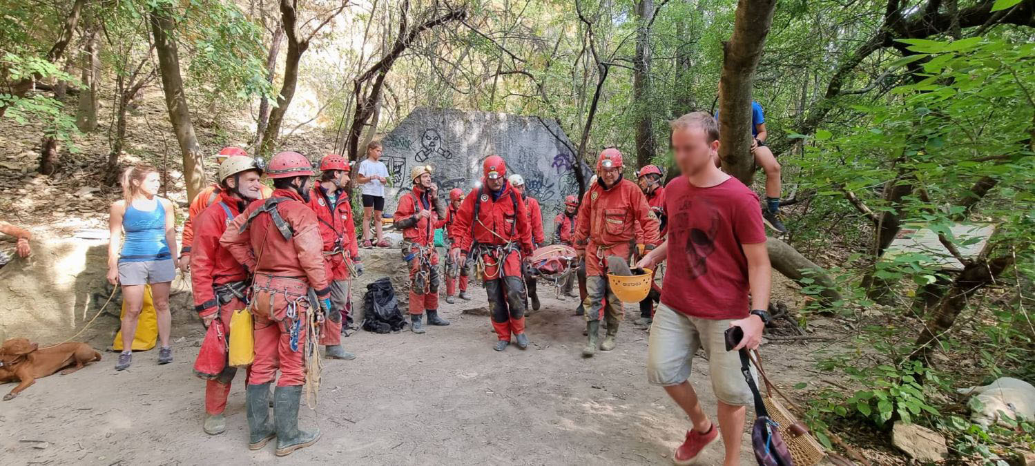 sérült mentés barlang mátyás-hegyi pálvölgyi pál-völgyi BMSz barlangi mentőszolgálat országos mentőszolgálat OMSZ túra overallos